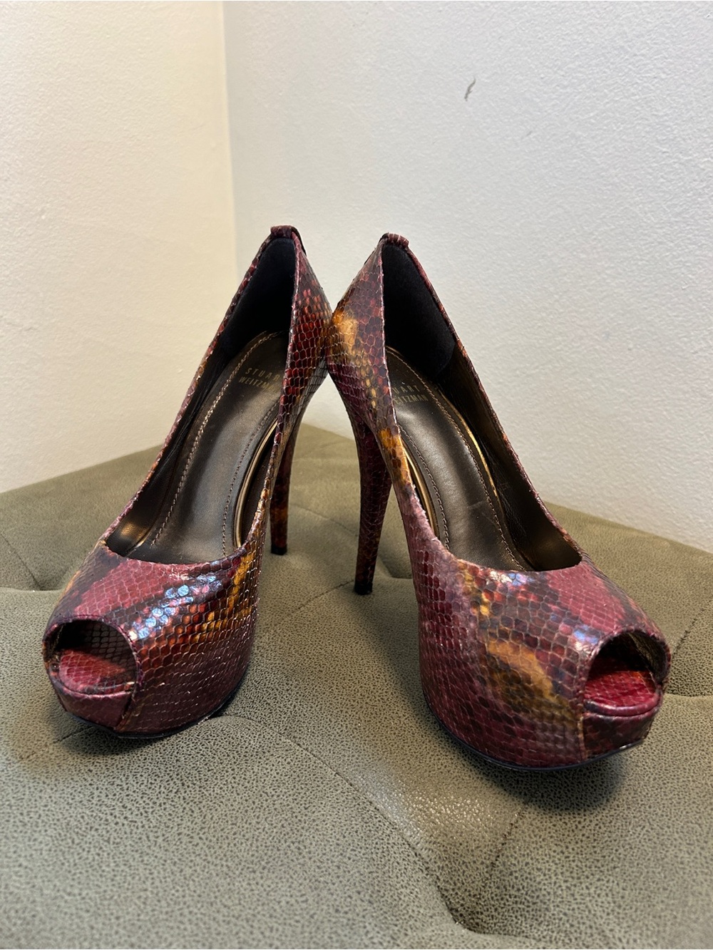 Stuart Weitzman Women's Red Multi Python-Print Peep-Toe Pumps - Picture 2 of 10